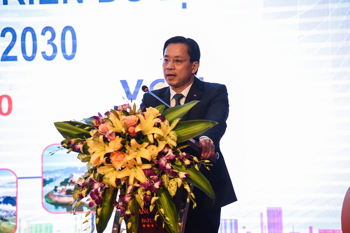 Đồng chí Hoàng Văn Nghiệm, Phó Bí thư Thường trực Tỉnh ủy, Chủ tịch HĐND tỉnh phát biểu tại Hội thảo